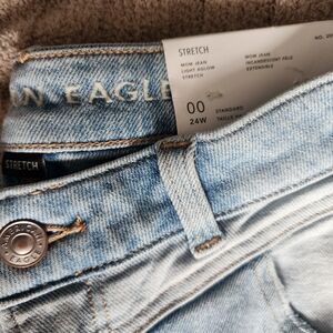 American Eagle Outfitters Light Blue High-Rise Stretch Mom Jeans